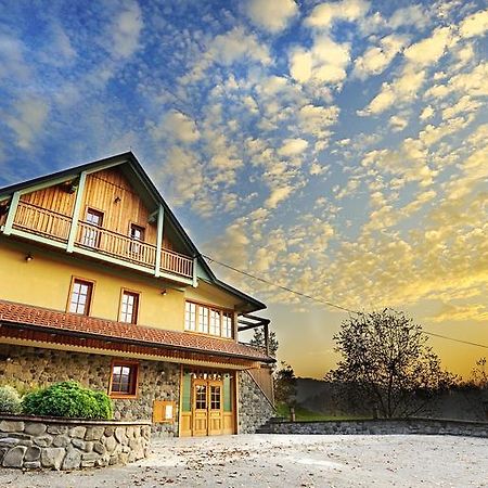 Villa Les With Hot Tub & Sauna Брежице Экстерьер фото