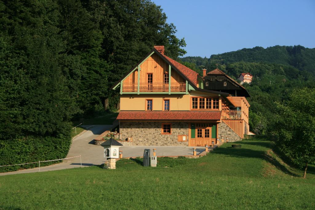 Villa Les With Hot Tub & Sauna Брежице Номер фото