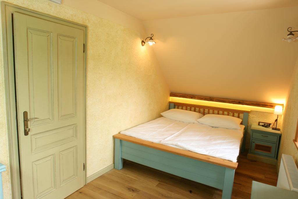 Villa Les With Hot Tub & Sauna Брежице Номер фото
