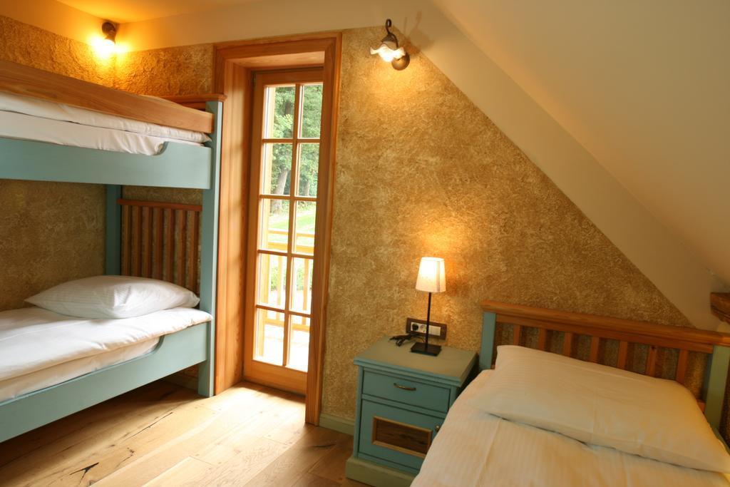Villa Les With Hot Tub & Sauna Брежице Номер фото