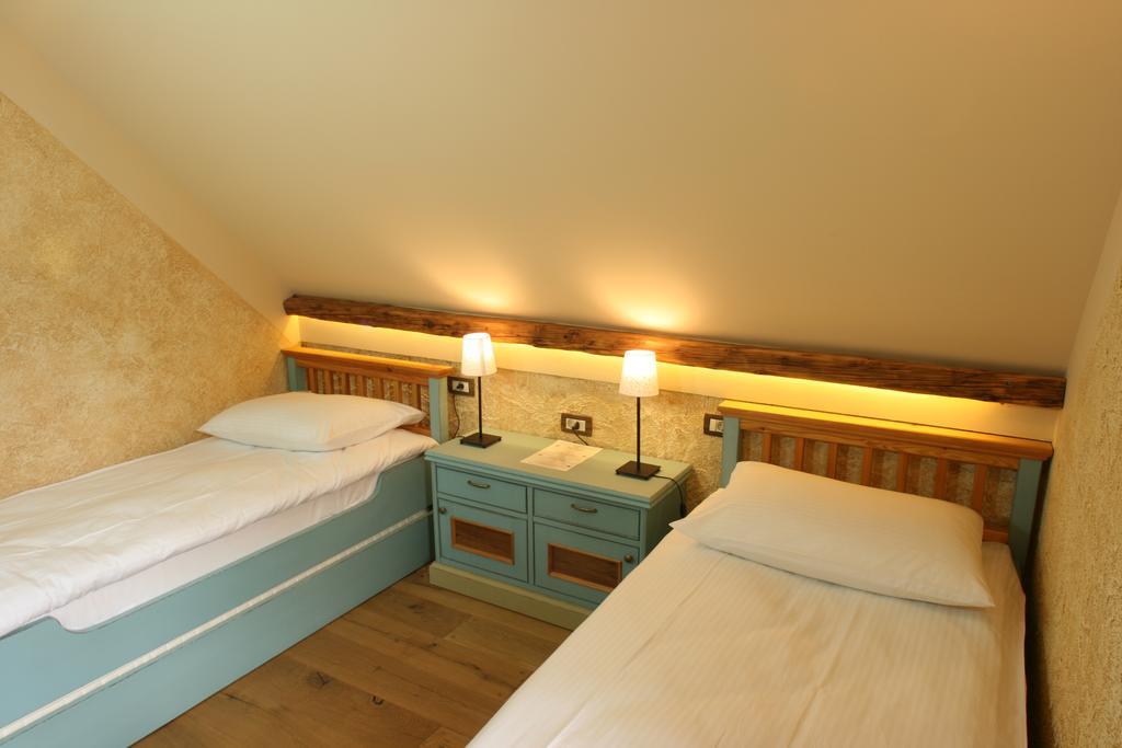 Villa Les With Hot Tub & Sauna Брежице Номер фото