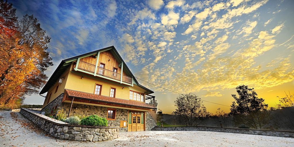 Villa Les With Hot Tub & Sauna Брежице Экстерьер фото