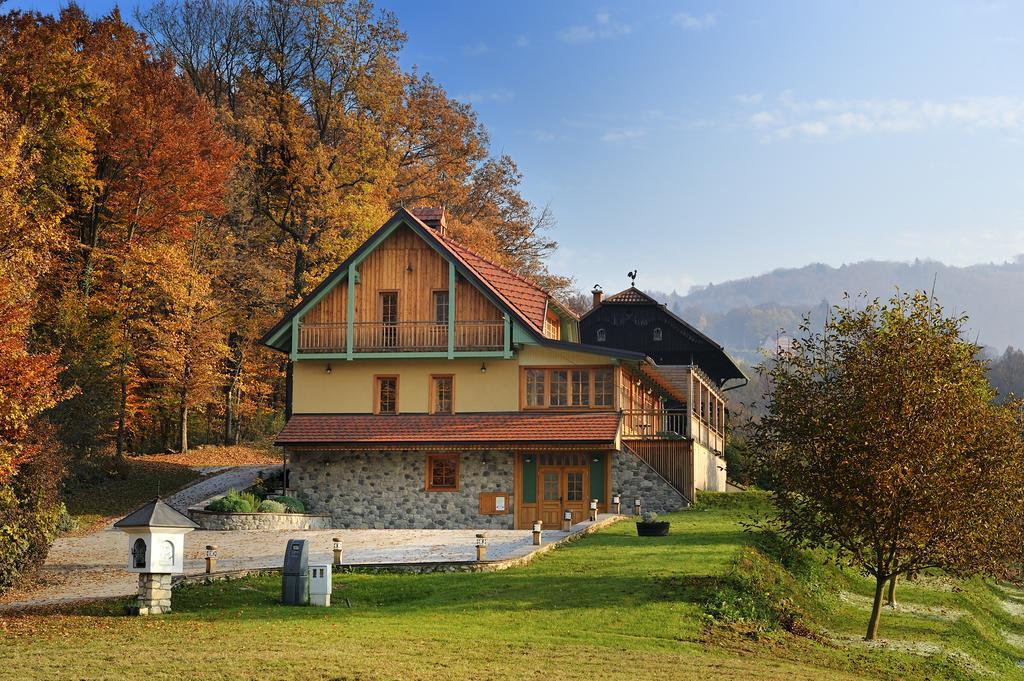Villa Les With Hot Tub & Sauna Брежице Экстерьер фото