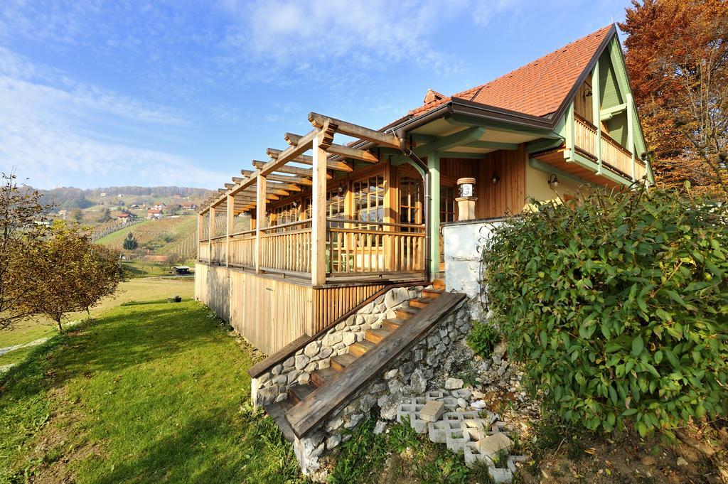Villa Les With Hot Tub & Sauna Брежице Экстерьер фото
