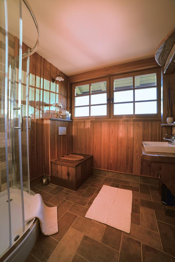 Villa Les With Hot Tub & Sauna Брежице Экстерьер фото