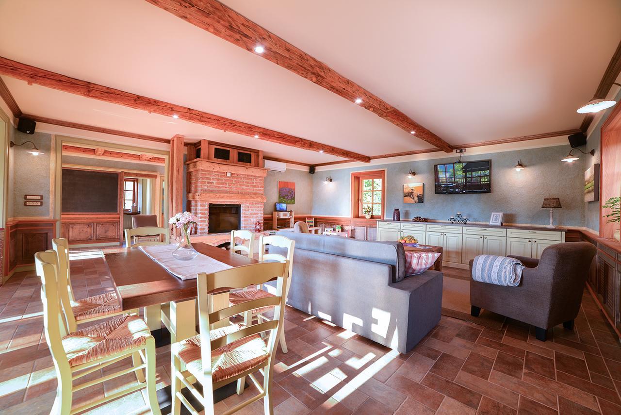 Villa Les With Hot Tub & Sauna Брежице Экстерьер фото