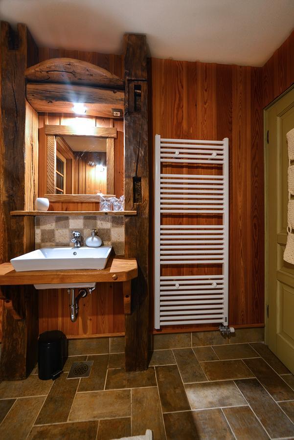 Villa Les With Hot Tub & Sauna Брежице Экстерьер фото