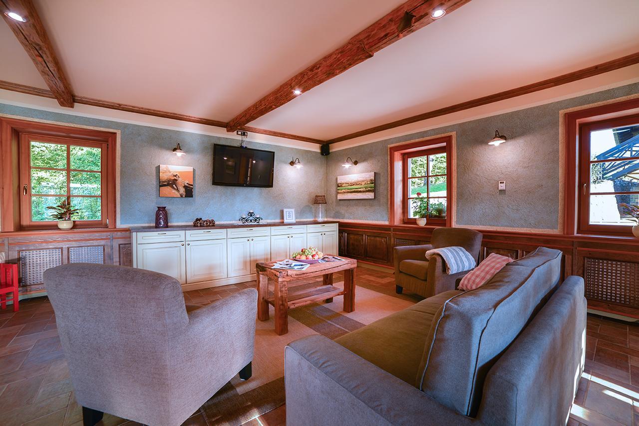 Villa Les With Hot Tub & Sauna Брежице Экстерьер фото
